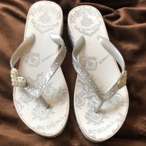 BCBGflip flops